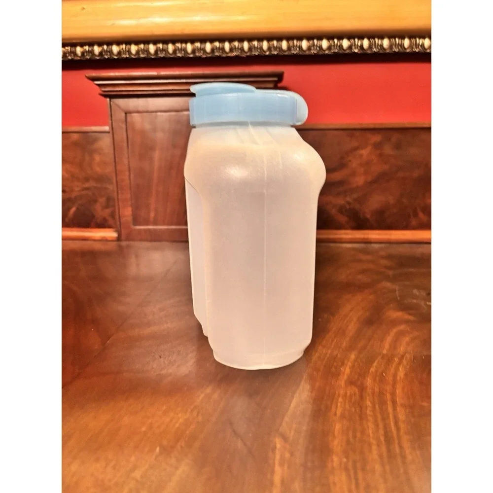 Vintage Rubbermaid Servin' Saver 1.75 Qt Drink Container Pitcher Blue Lid‎ 56 oz